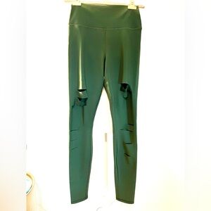 Alo Yoga High Waist Ripped Warrior Legging in Dark Green size M